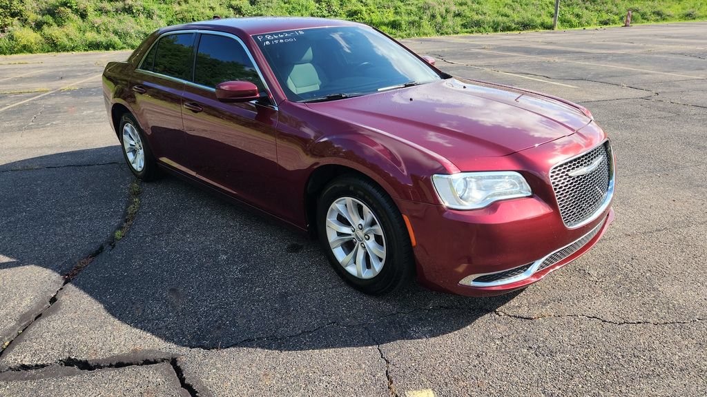 Used 2018 Chrysler 300 Touring RWD image 16