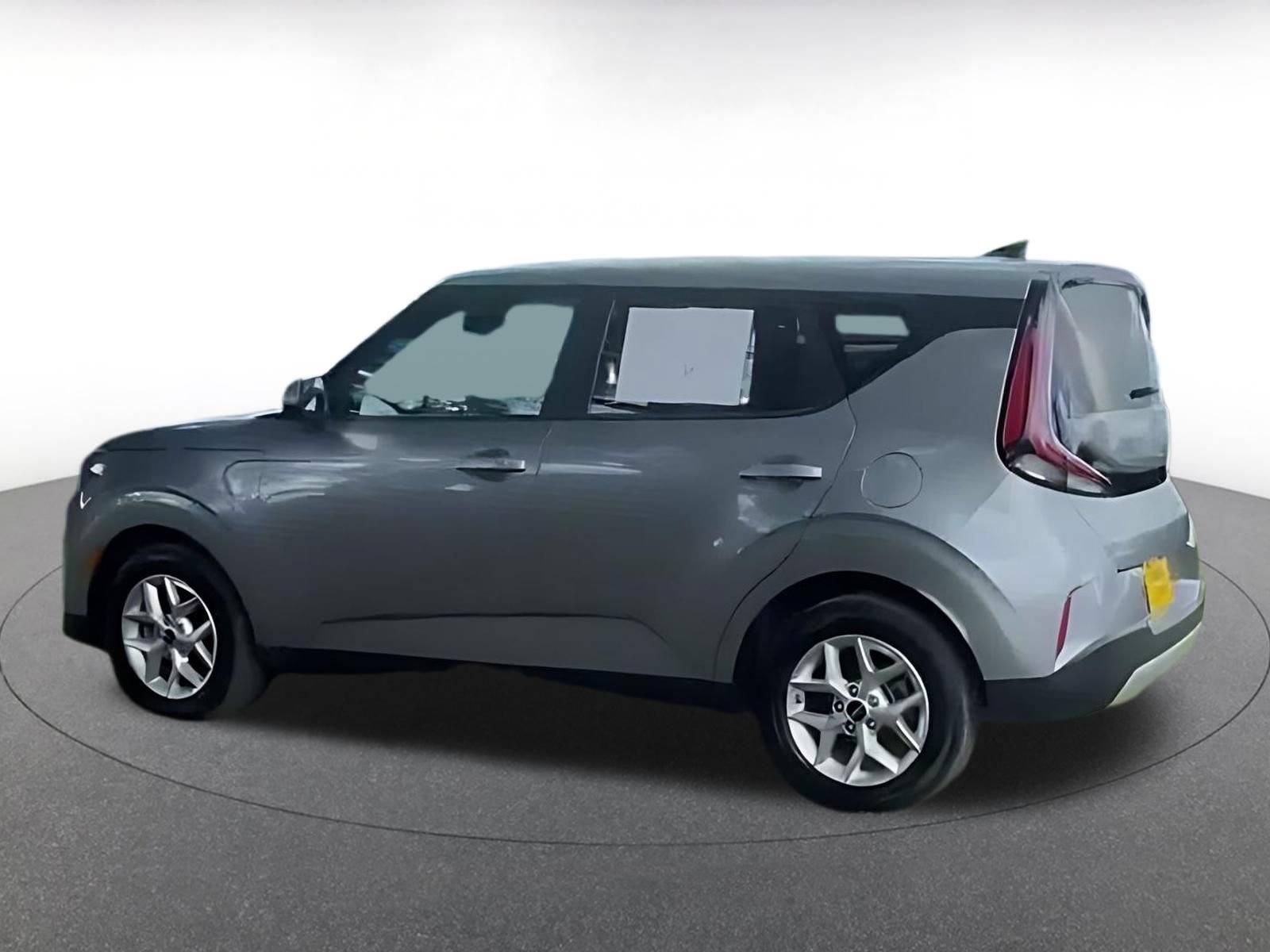 Used 2025 Kia Soul LX w/ LX Technology Package FWD image 9