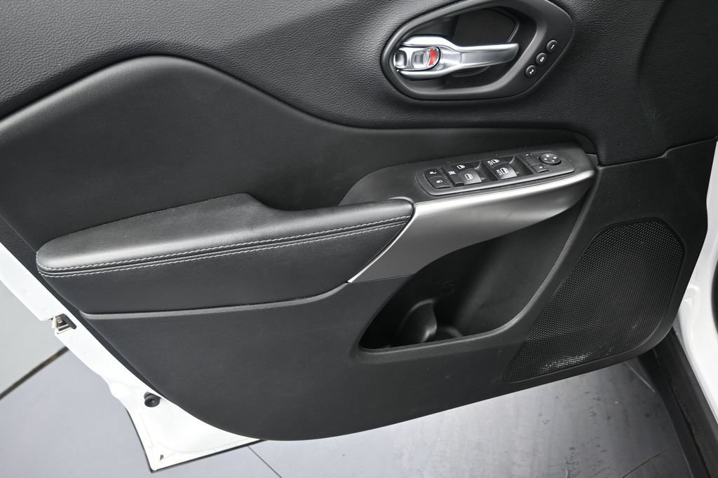 Used 2020 Jeep Cherokee Limited FWD image 11