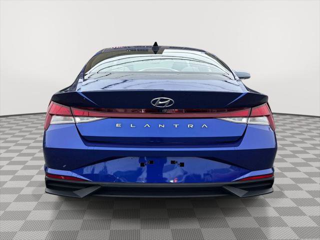 Used 2023 Hyundai Elantra SEL w/ Convenience Package FWD image 5