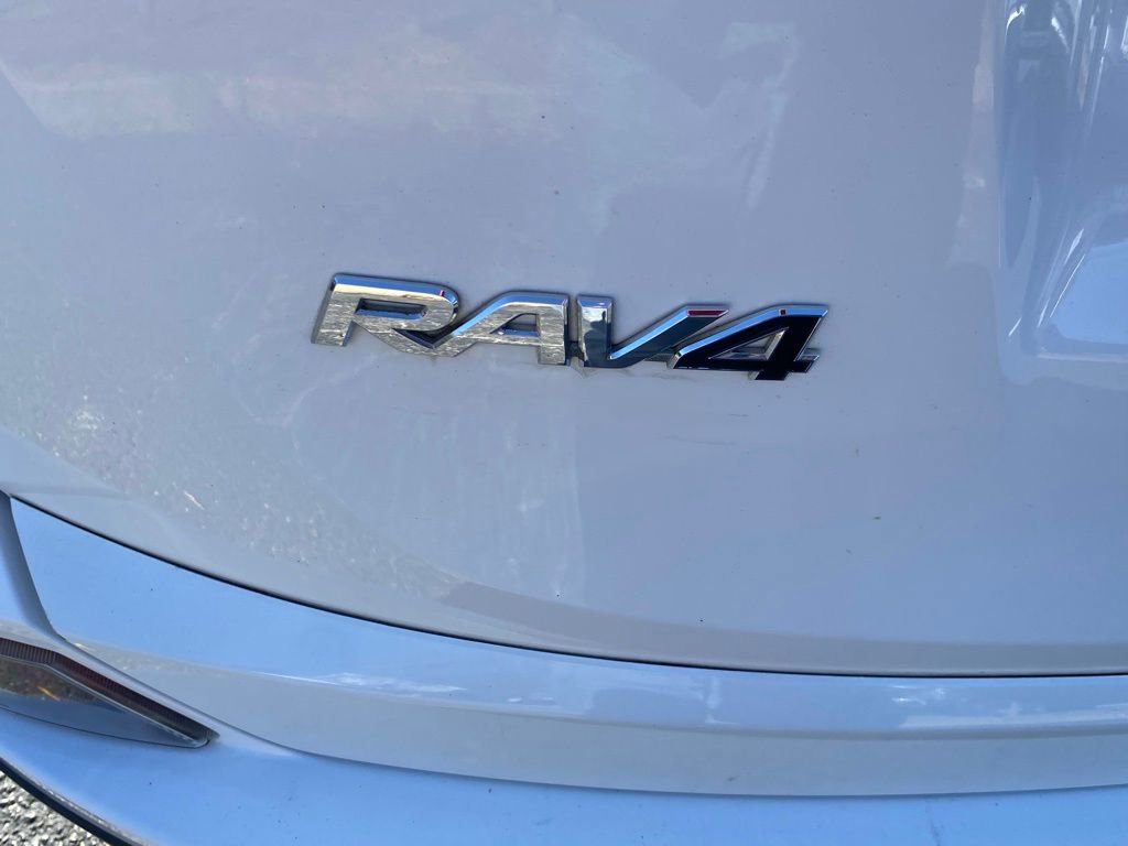 Used 2018 Toyota RAV4 XLE image 14