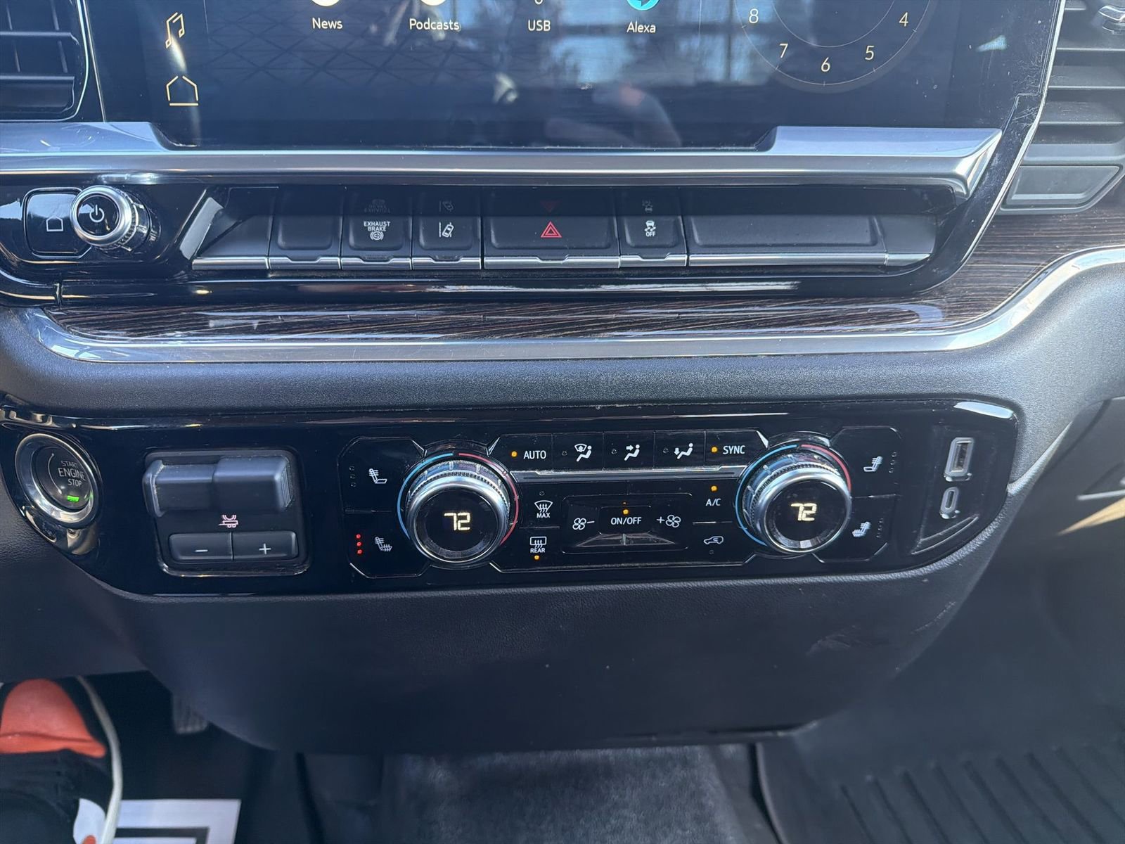 Used 2024 GMC Sierra 3500 SLE w/ SLE Convenience Package image 15