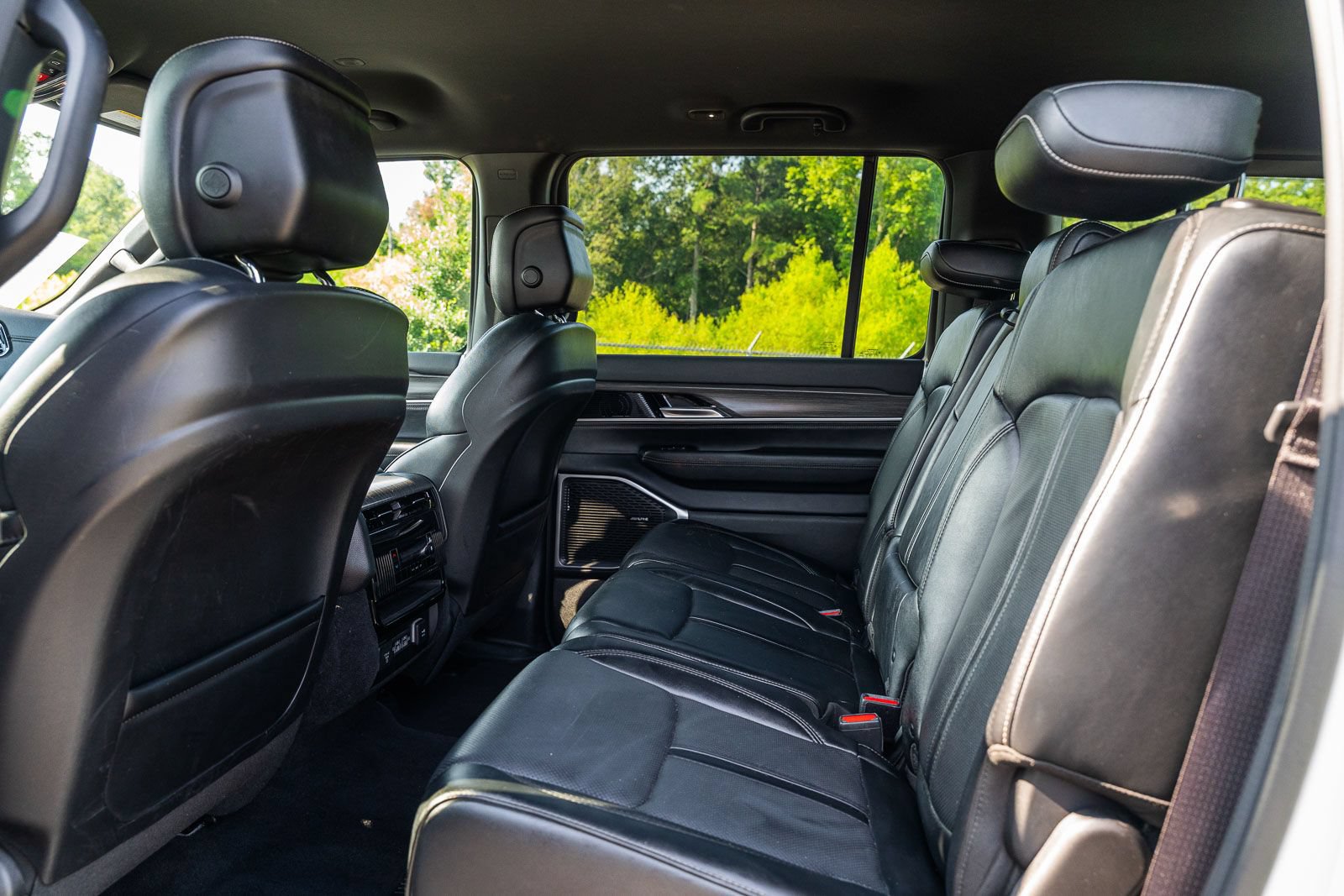 Used 2024 Jeep Wagoneer Series II w/ Flexible Seating Group RWD image 22