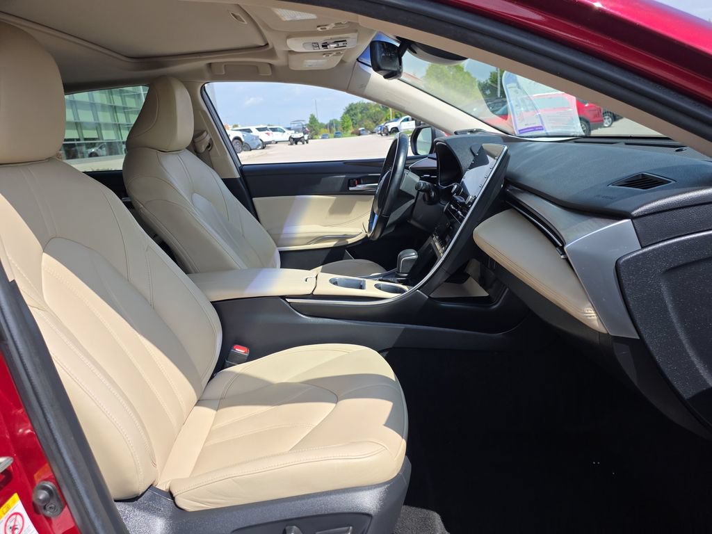 Used 2019 Toyota Avalon XLE w/ Moonroof Package FWD image 11