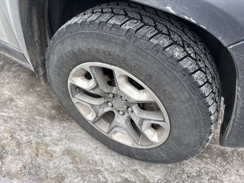 Used 2019 Jeep Cherokee Trailhawk w/ Cold Weather Group image 13