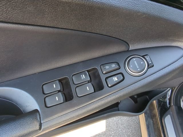 Used 2014 Hyundai Sonata Limited w/ Technology Package 05 FWD image 25