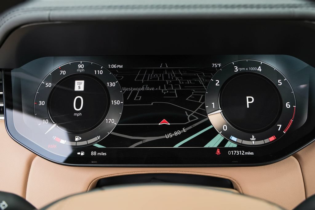 Used 2025 Land Rover Range Rover SE AWD/4WD image 13
