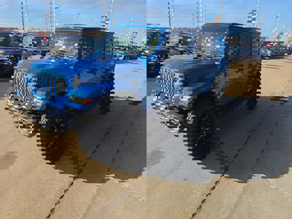 Used 2023 Jeep Wrangler Sahara w/ Cold Weather Group image 4