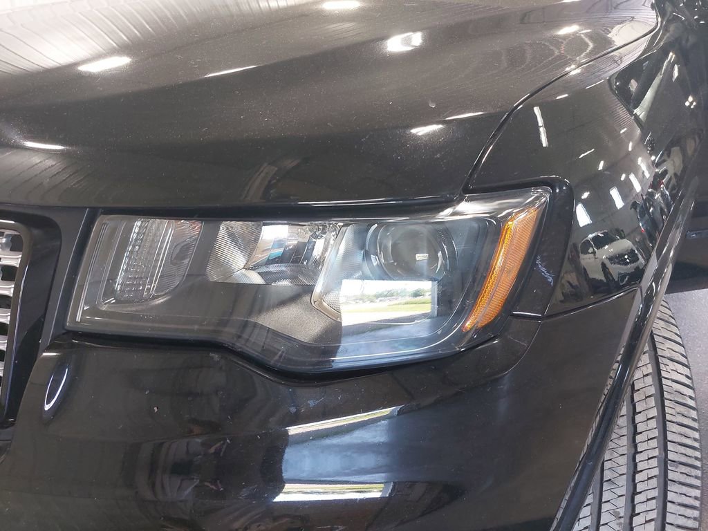 Used 2019 Jeep Grand Cherokee Altitude AWD/4WD image 33