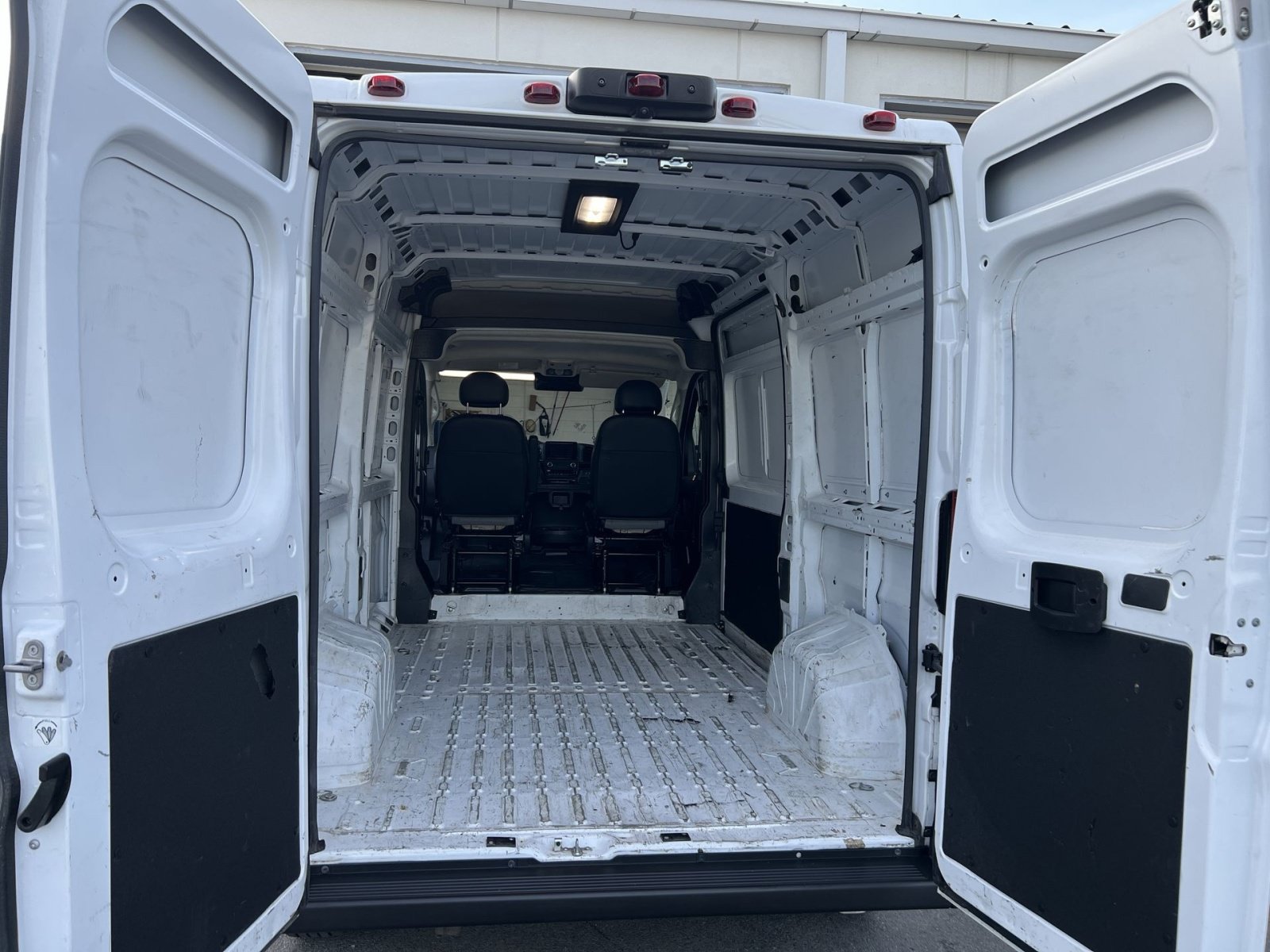 Used 2024 RAM ProMaster 2500 w/ Convenience Group FWD image 34