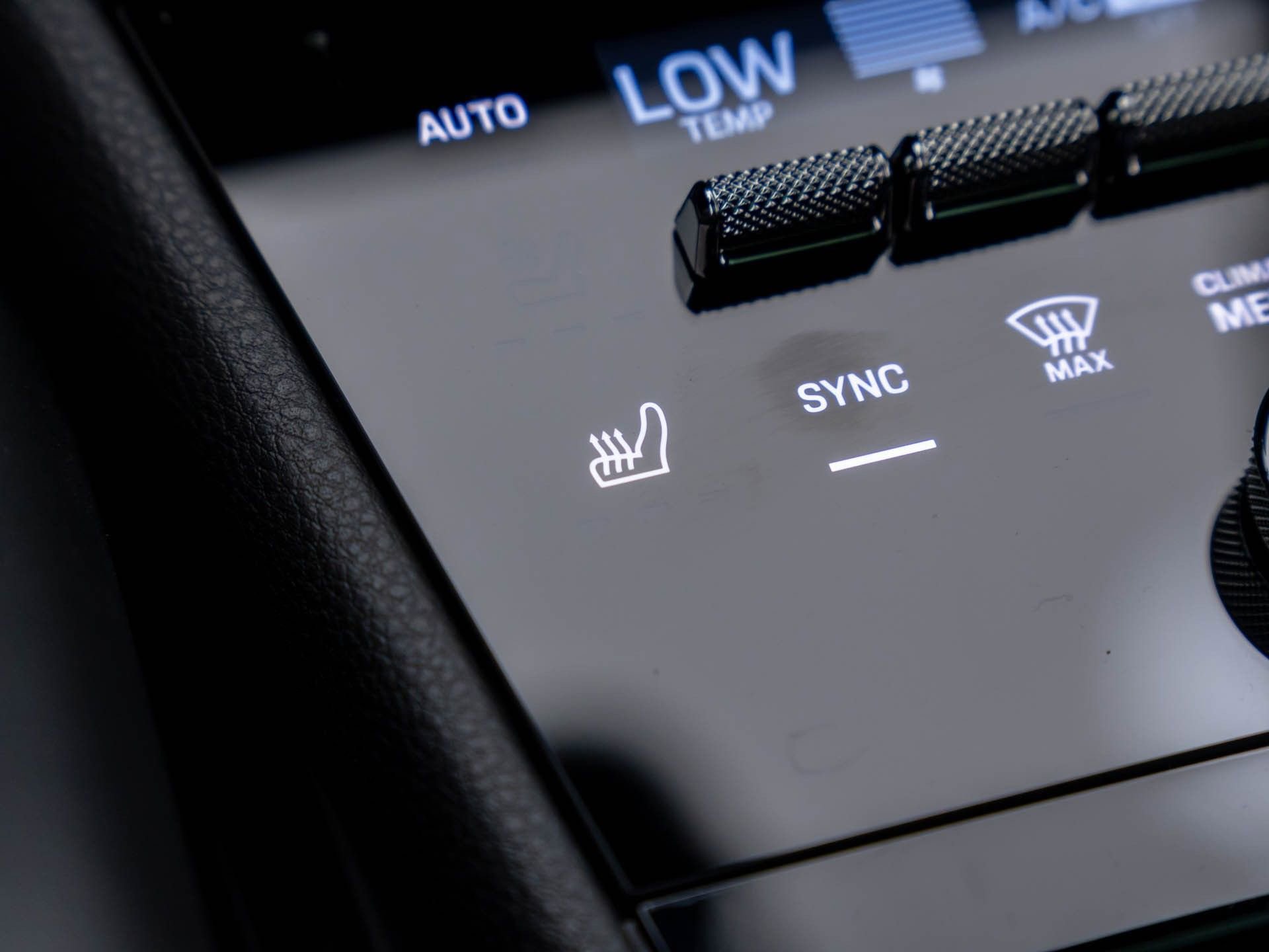 Certified 2025 Porsche Cayenne AWD/4WD image 27