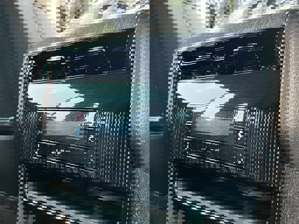 Used 2023 Jeep Wagoneer Series III w/ Preferred Equipment Group image 28