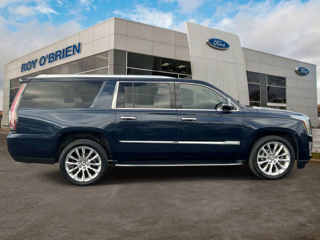 Used 2019 Cadillac Escalade ESV Luxury AWD/4WD image 6