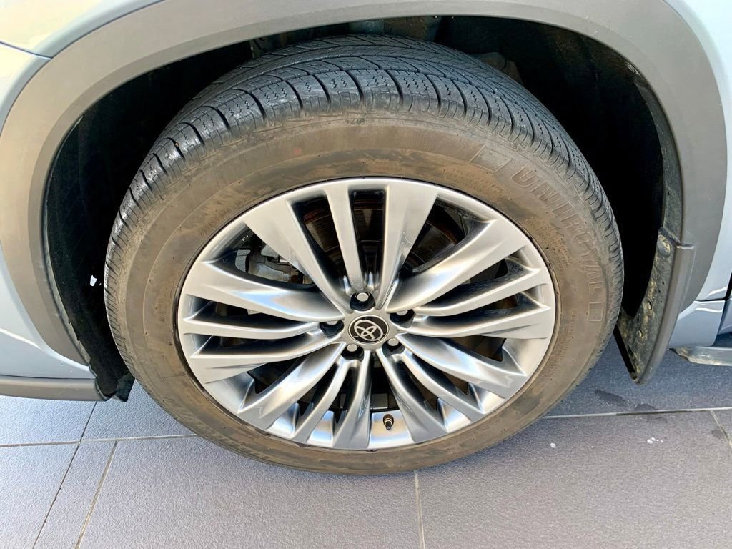 Used 2022 Toyota Highlander Platinum image 9