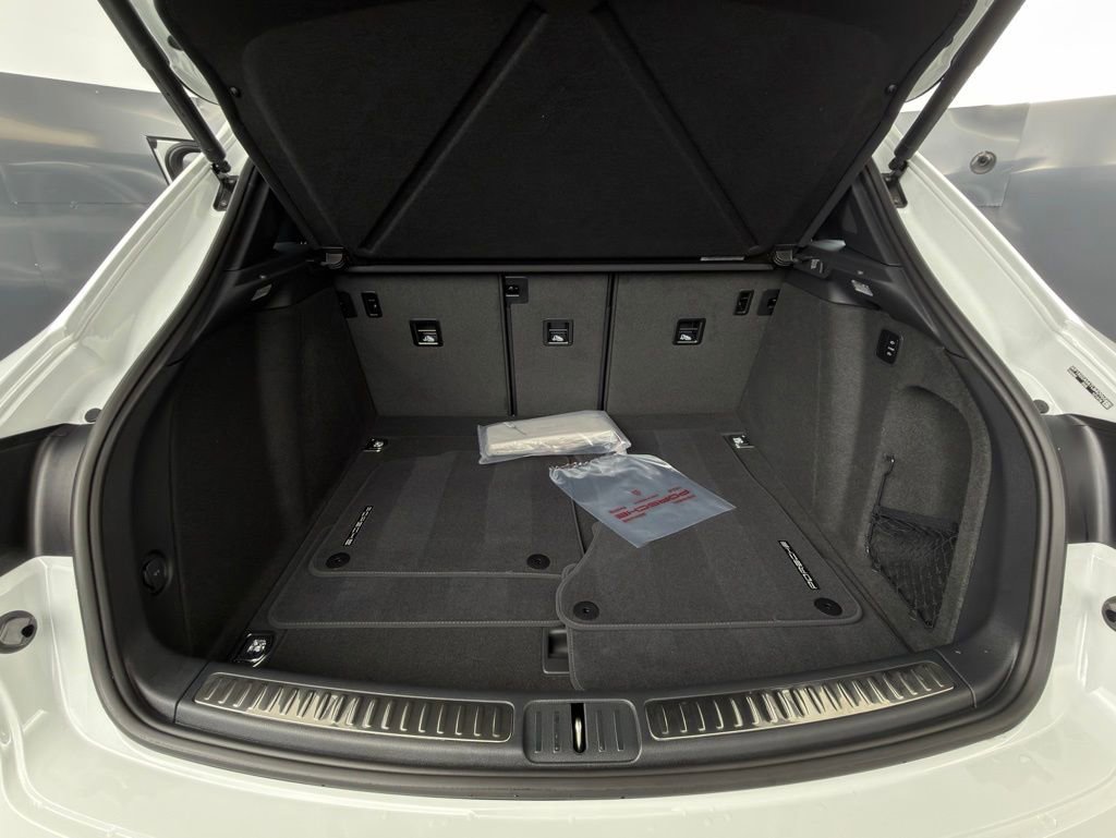 New 2026 Porsche Macan S image 21