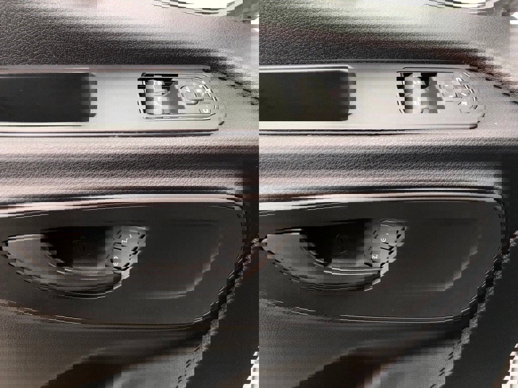 Used 2019 Freightliner Sprinter 2500 w/ Driver Convenience Package image 12