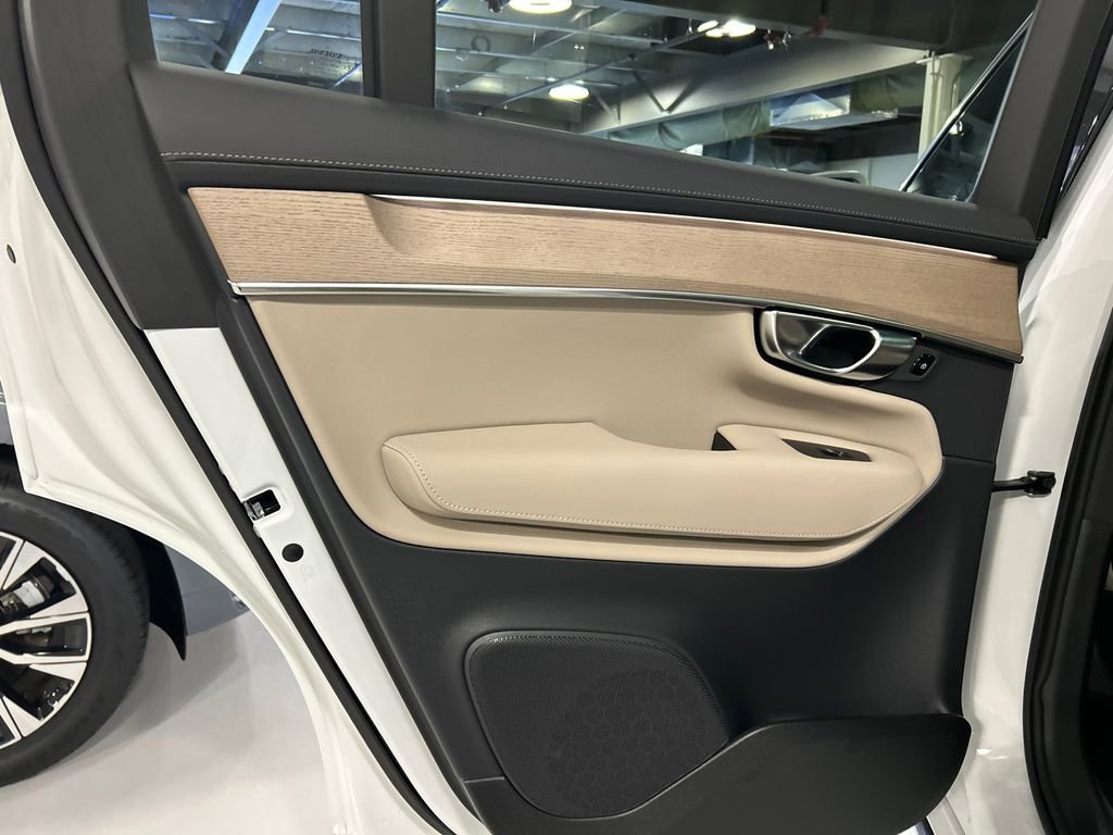 Used 2026 Volvo XC90 B6 Core w/ Protection Package image 23