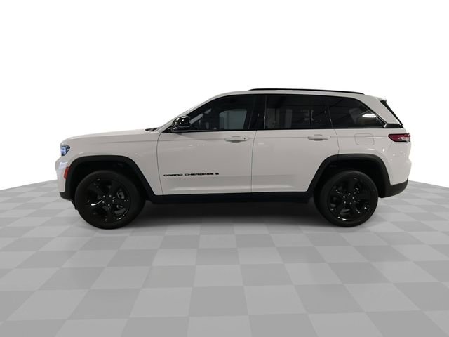Used 2023 Jeep Grand Cherokee Altitude AWD/4WD image 5