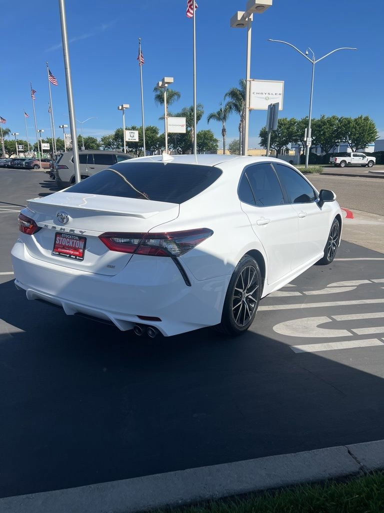 Used 2024 Toyota Camry SE w/ Convenience Package image 7