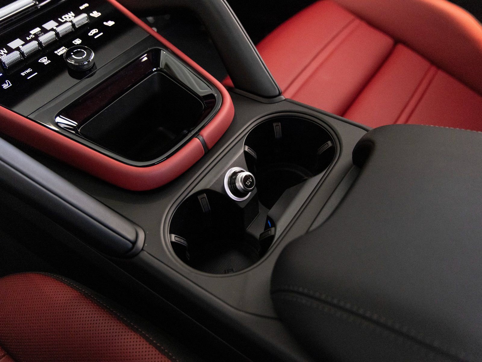 Certified 2025 Porsche Cayenne Coupe image 18