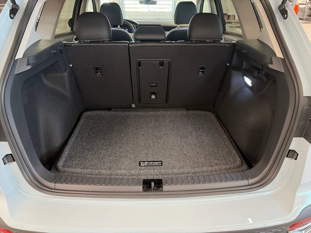 Used 2025 Volkswagen Taos SE w/ Panoramic Sunroof Package AWD/4WD image 23