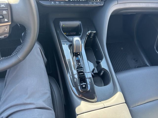 Used 2025 Toyota Crown Signia w/ Advanced Technology Package image 19