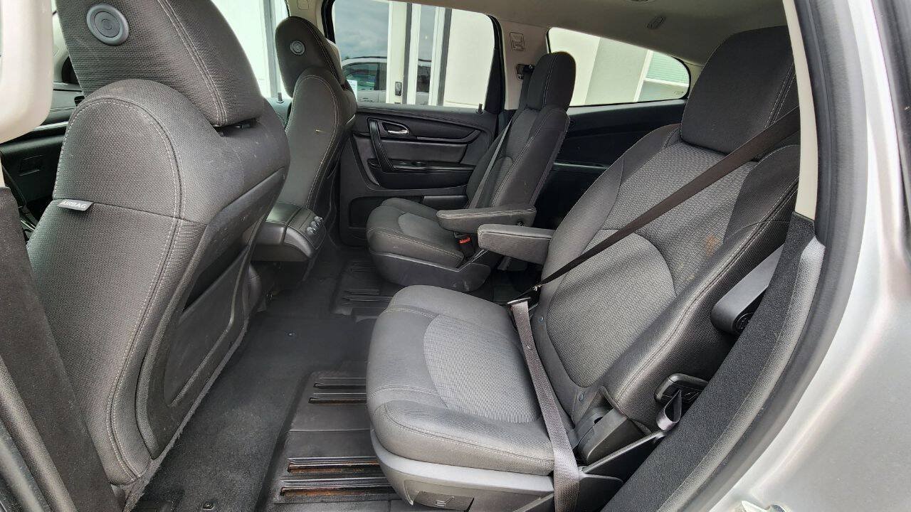 Used 2017 Chevrolet Traverse LT w/ Style and Technology Package FWD image 19
