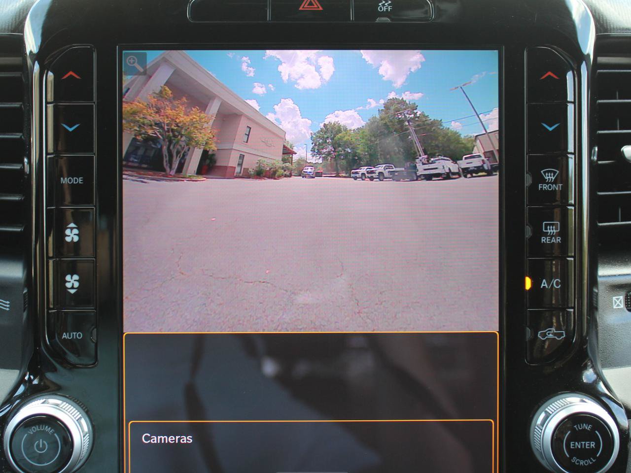 Used 2025 RAM 5500 4x4 Crew Cab image 31