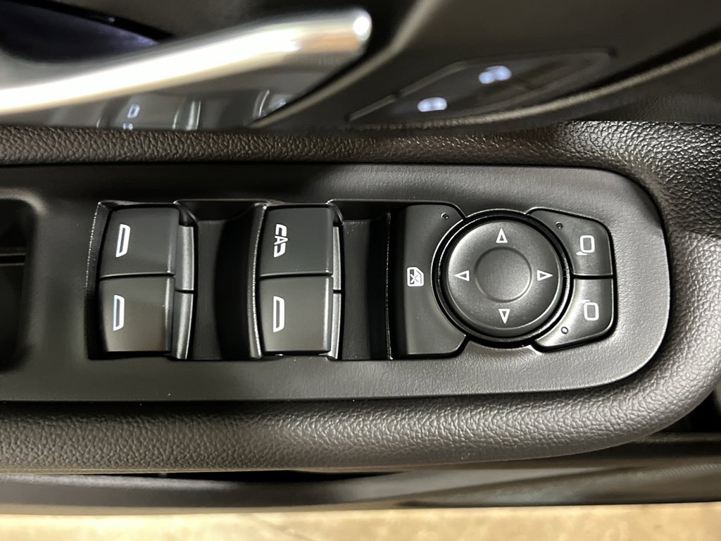 Used 2024 GMC Terrain SLE w/ Driver Convenience Package image 10