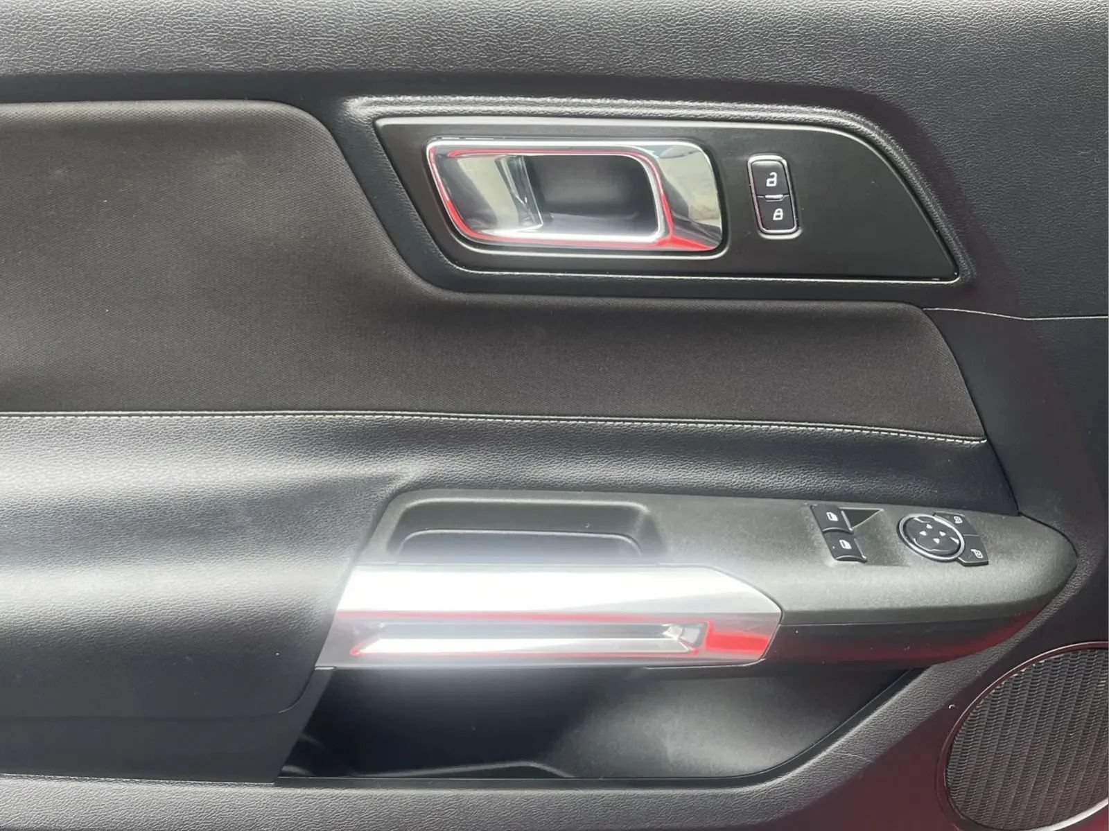 Used 2016 Ford Mustang Coupe RWD image 15