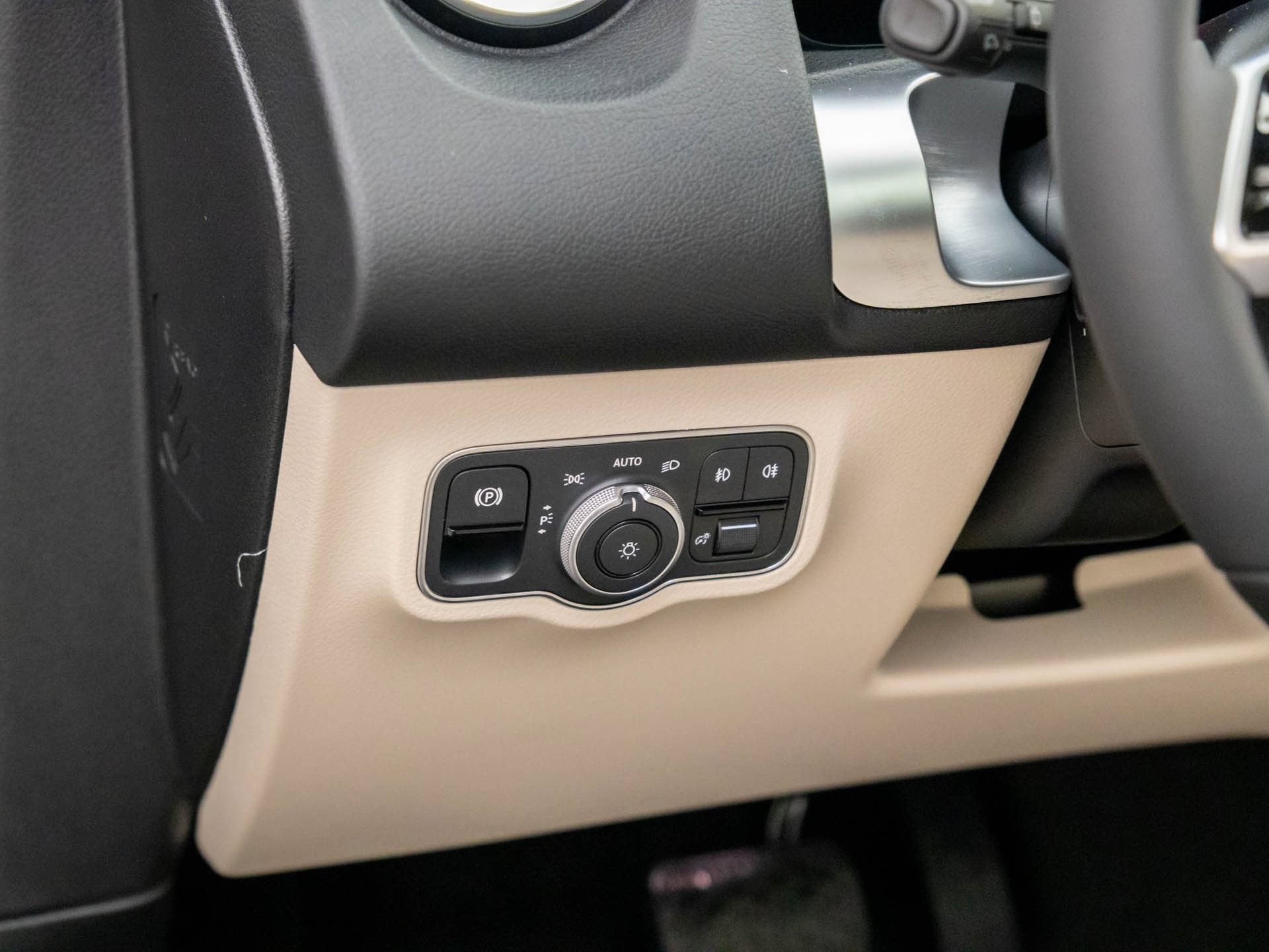 New 2026 Mercedes-Benz GLB 250 4MATIC image 21