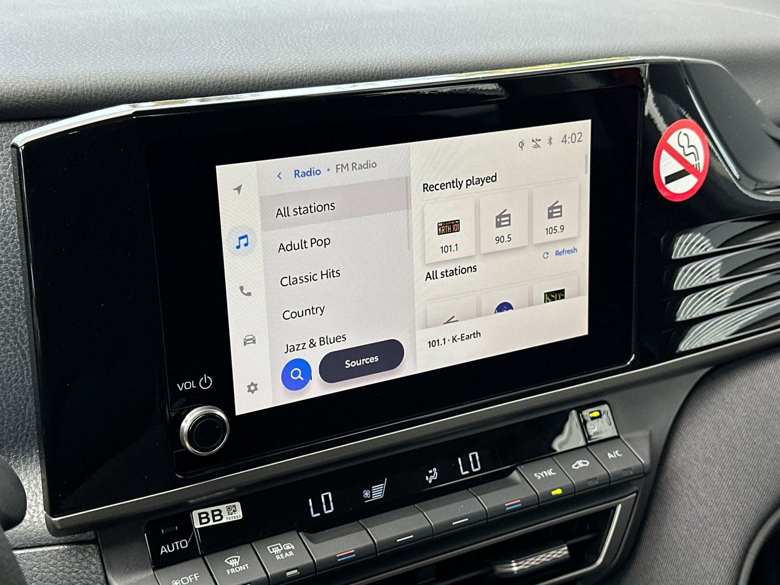 Used 2025 Toyota Camry LE w/ Convenience Package image 19