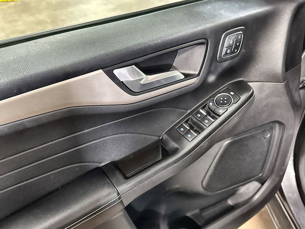 Used 2021 Ford Escape SEL w/ Technology Package image 14