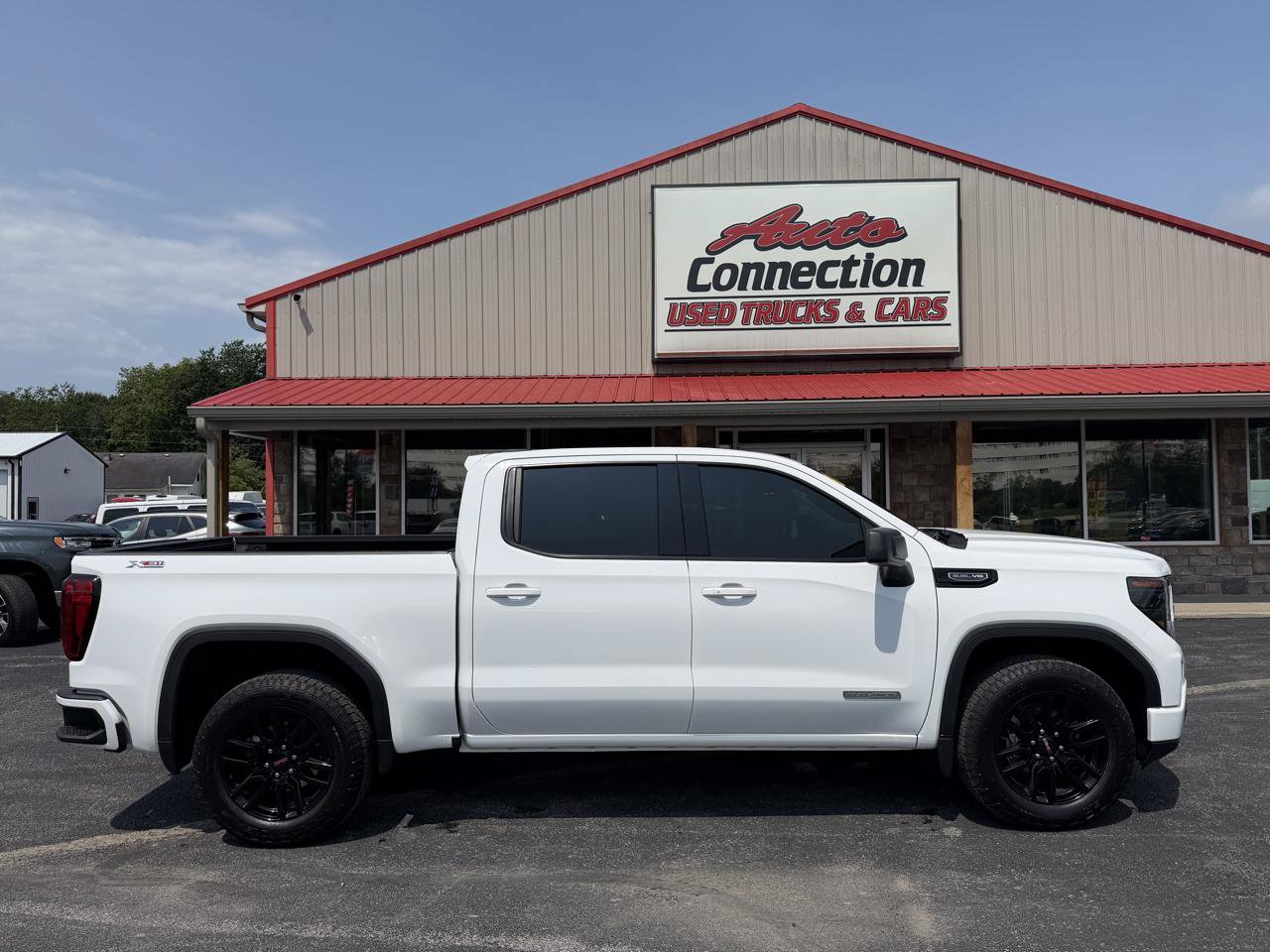 Used 2024 GMC Sierra 1500 Elevation w/ X31 Off-Road Package AWD/4WD image 3