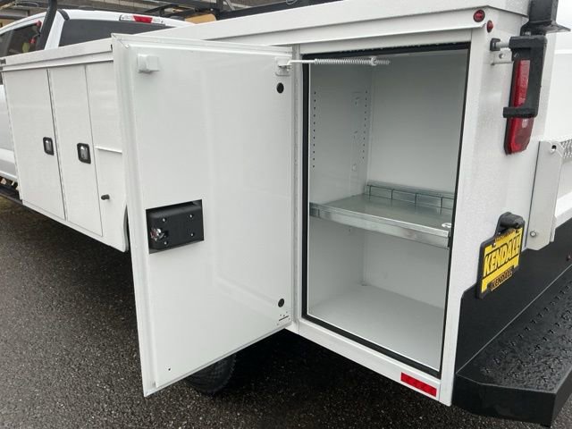 New 2026 Ford F550 4x4 Crew Cab image 9