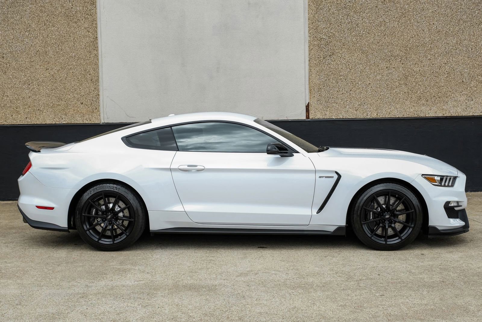 Used 2017 Ford Mustang Shelby GT350 w/ Electronics Package RWD image 6