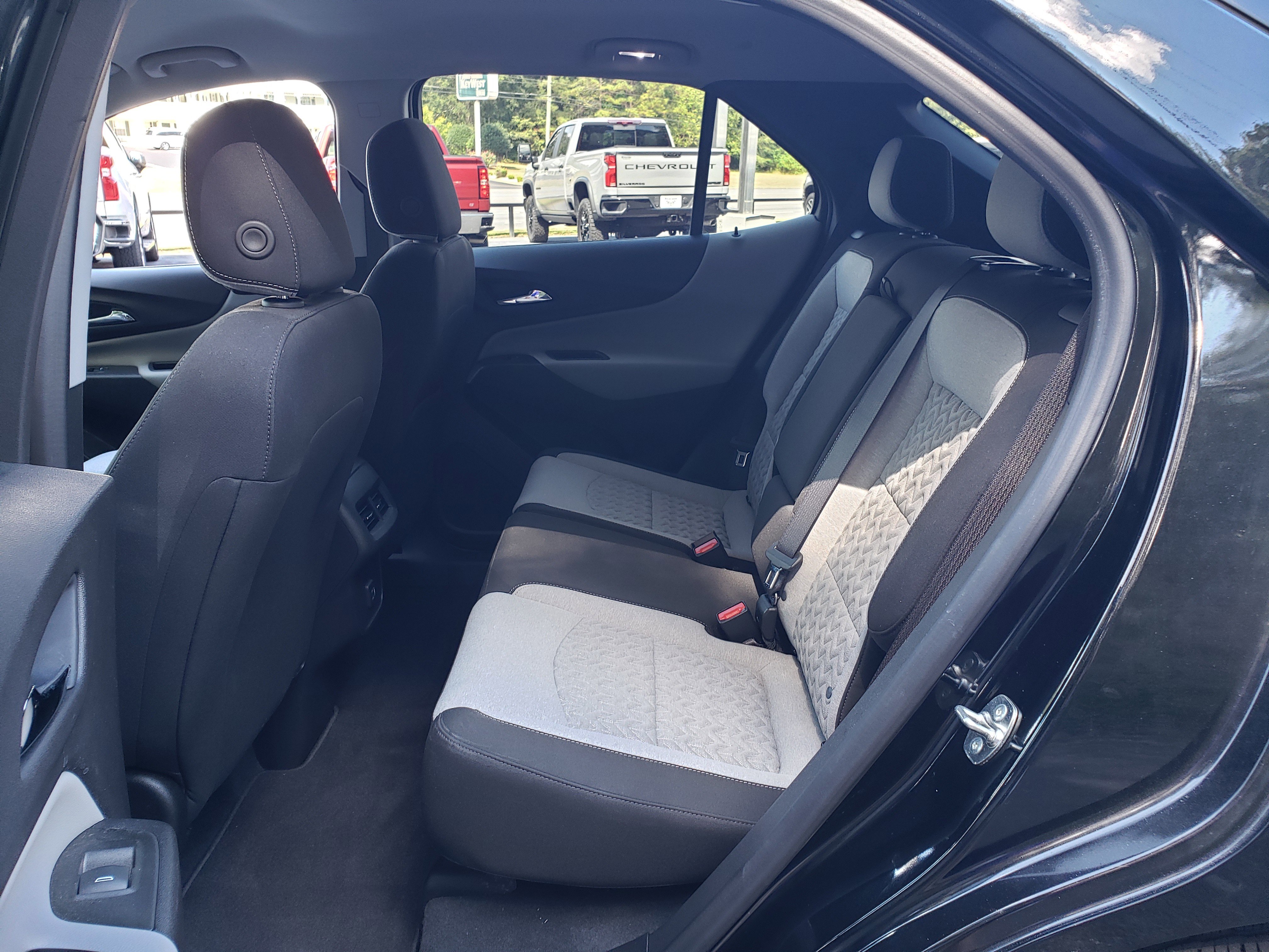 Used 2024 Chevrolet Equinox LT image 35