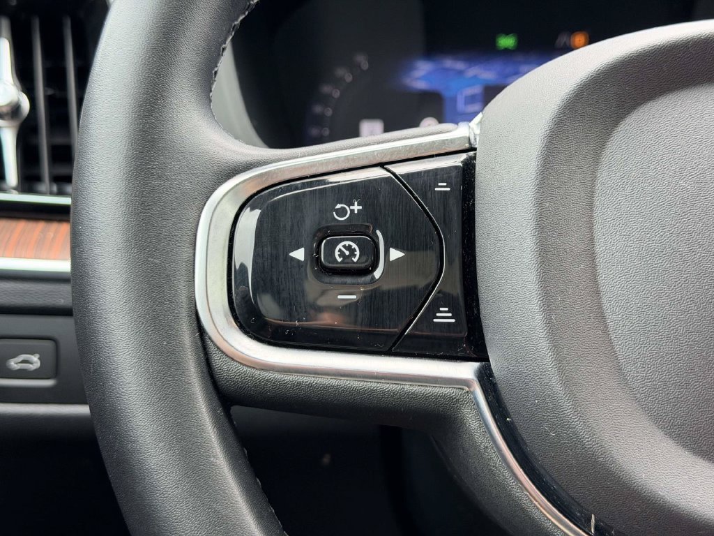 Used 2023 Volvo XC60 B5 Plus w/ Climate Package AWD/4WD image 10