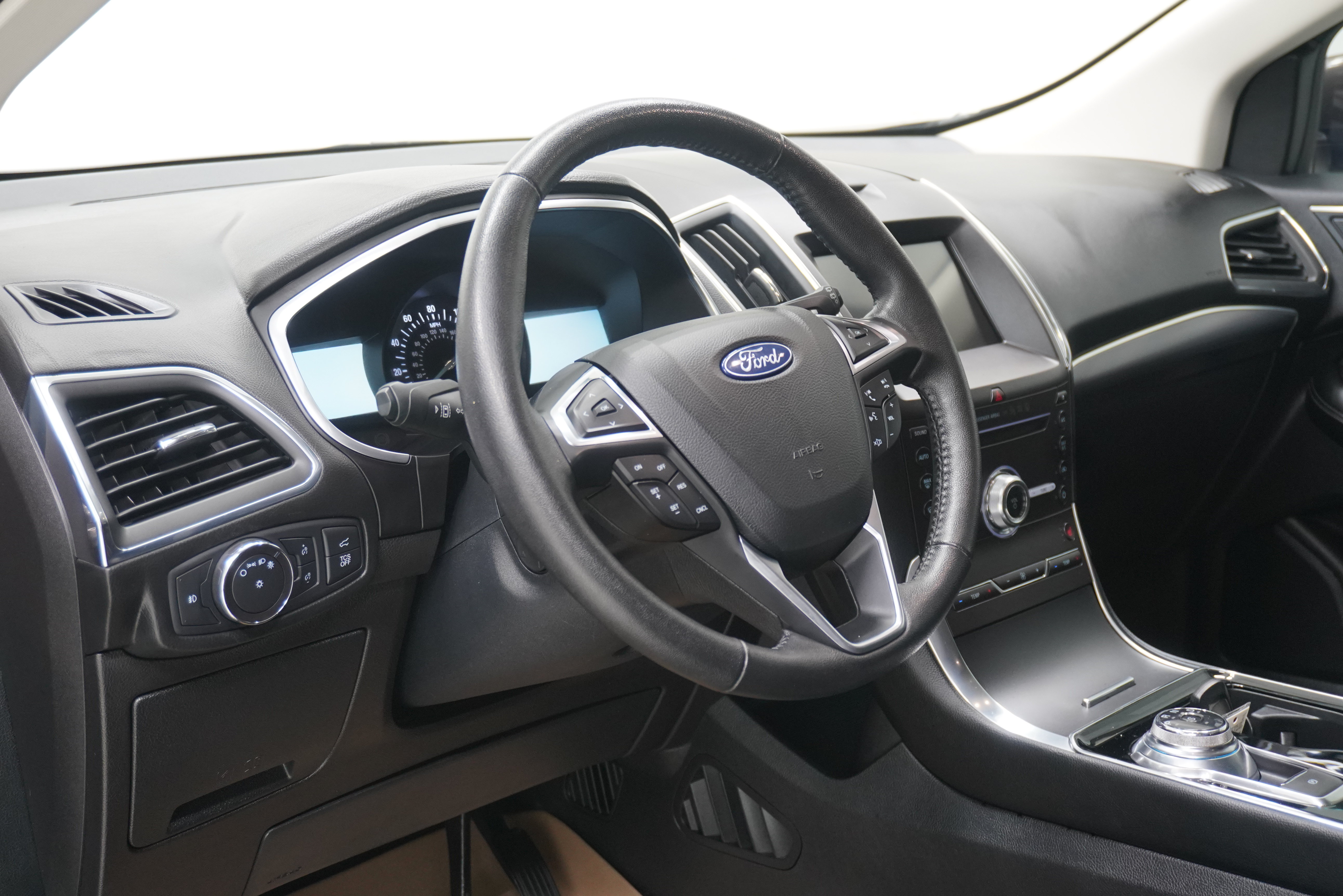 Used 2019 Ford Edge Titanium FWD image 10
