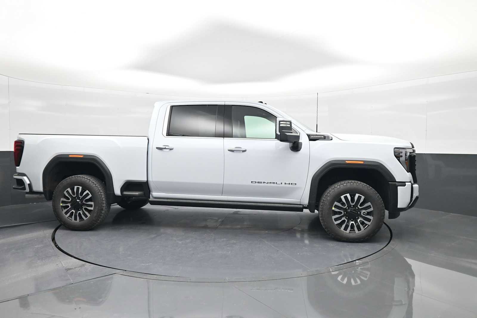New 2026 GMC Sierra 2500 Denali Ultimate image 9