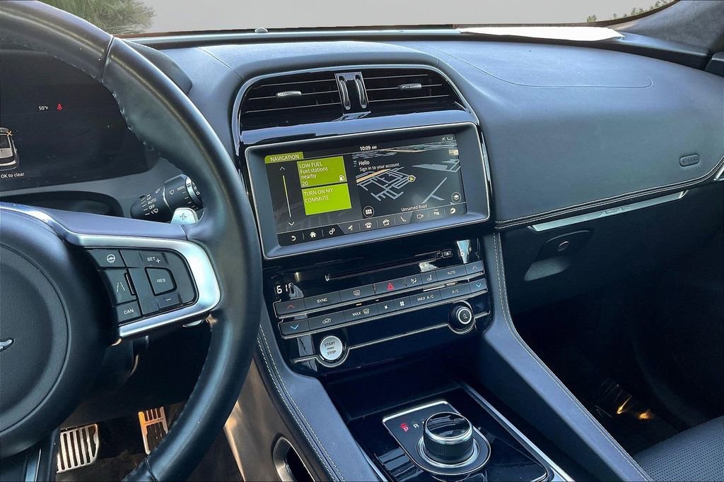 Used 2020 Jaguar F-PACE S image 8