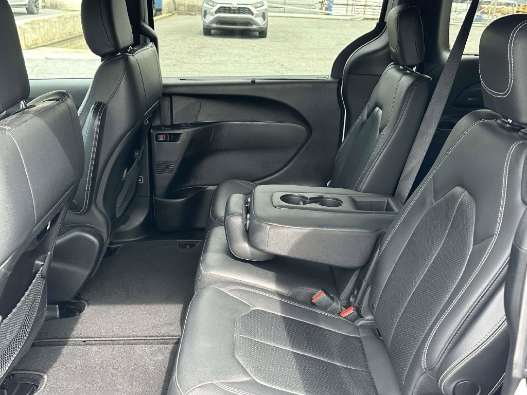 Used 2019 Chrysler Pacifica Touring-L w/ Advanced Safetytec Group FWD image 14