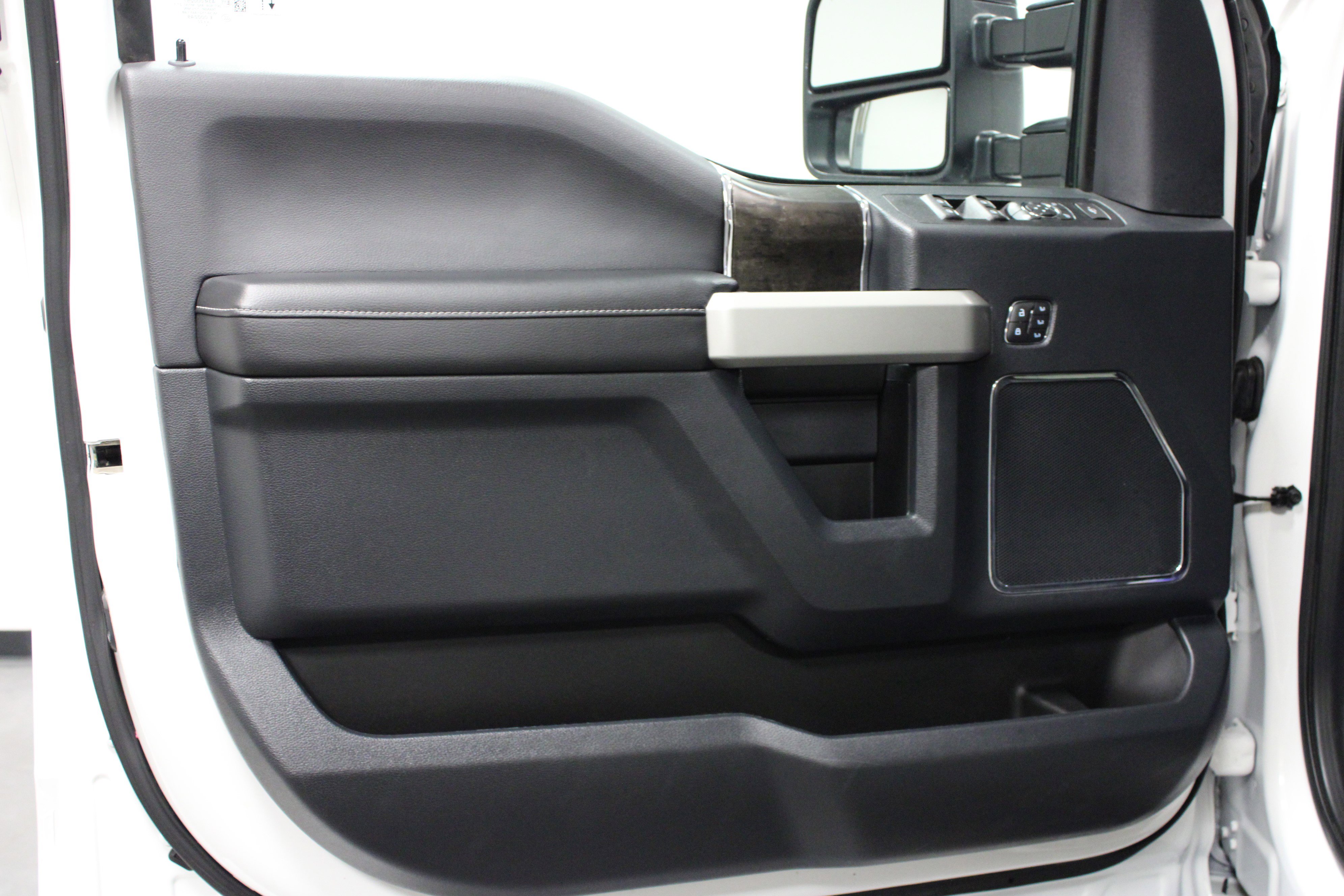 Used 2022 Ford F250 Lariat w/ Tremor Off-Road Package image 11