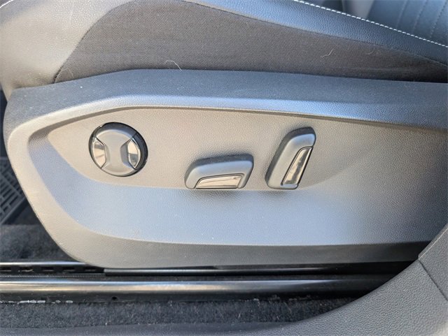 Used 2023 Volkswagen Tiguan SE w/ Panoramic Sunroof Package image 16