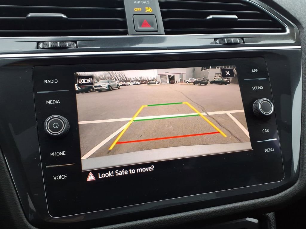 Used 2022 Volkswagen Tiguan SE R-Line image 17
