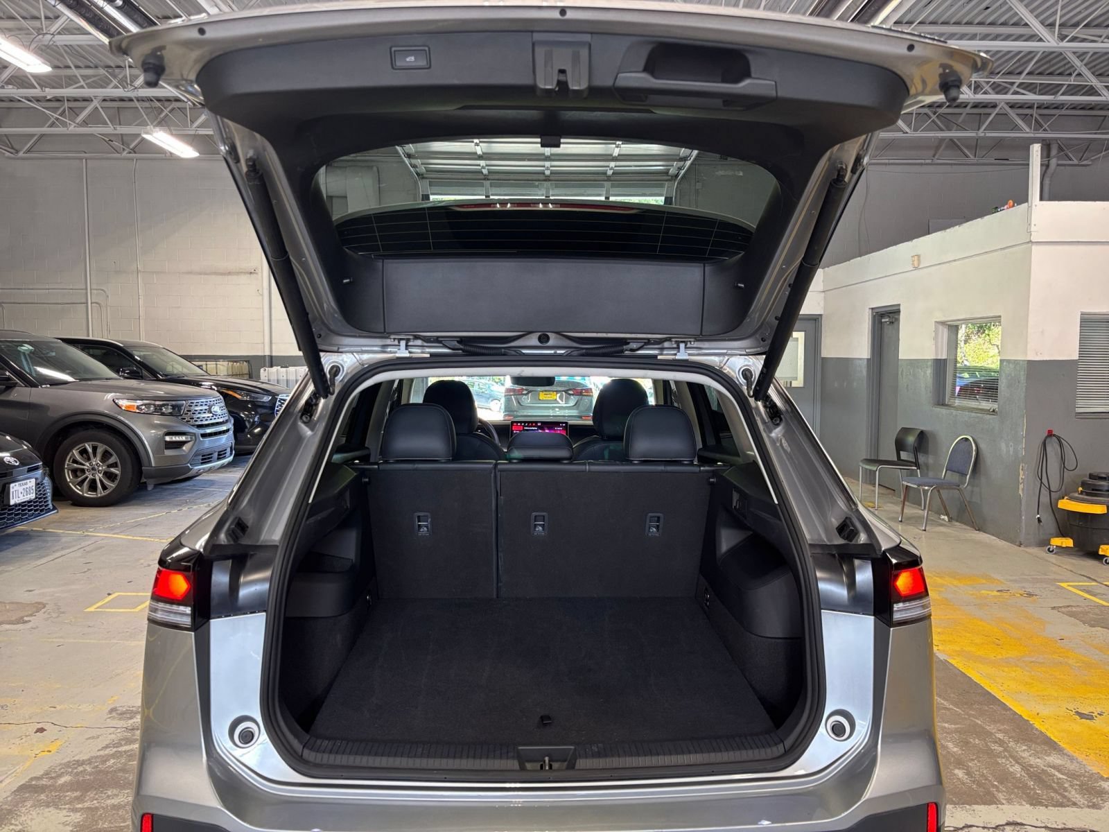 Used 2026 Volkswagen Tiguan SE AWD/4WD image 32
