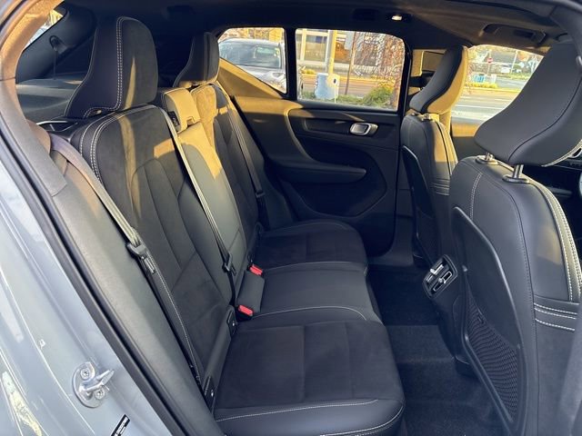 Used 2025 Volvo XC40 B5 Plus AWD/4WD image 14