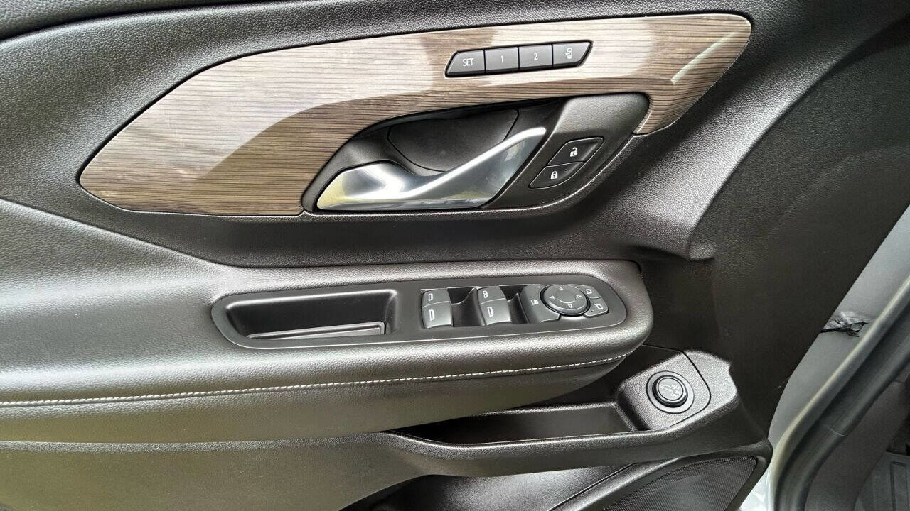 Used 2024 GMC Terrain Denali w/ Denali Premium Package image 23