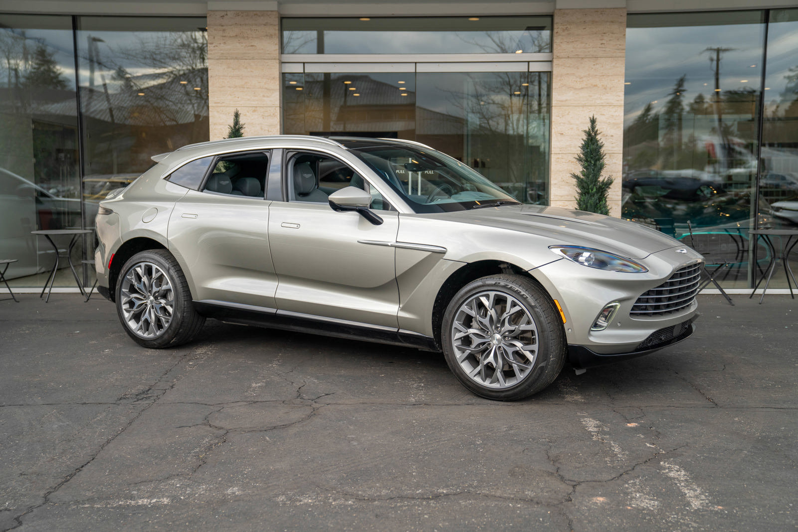 Used 2021 Aston Martin DBX image 52
