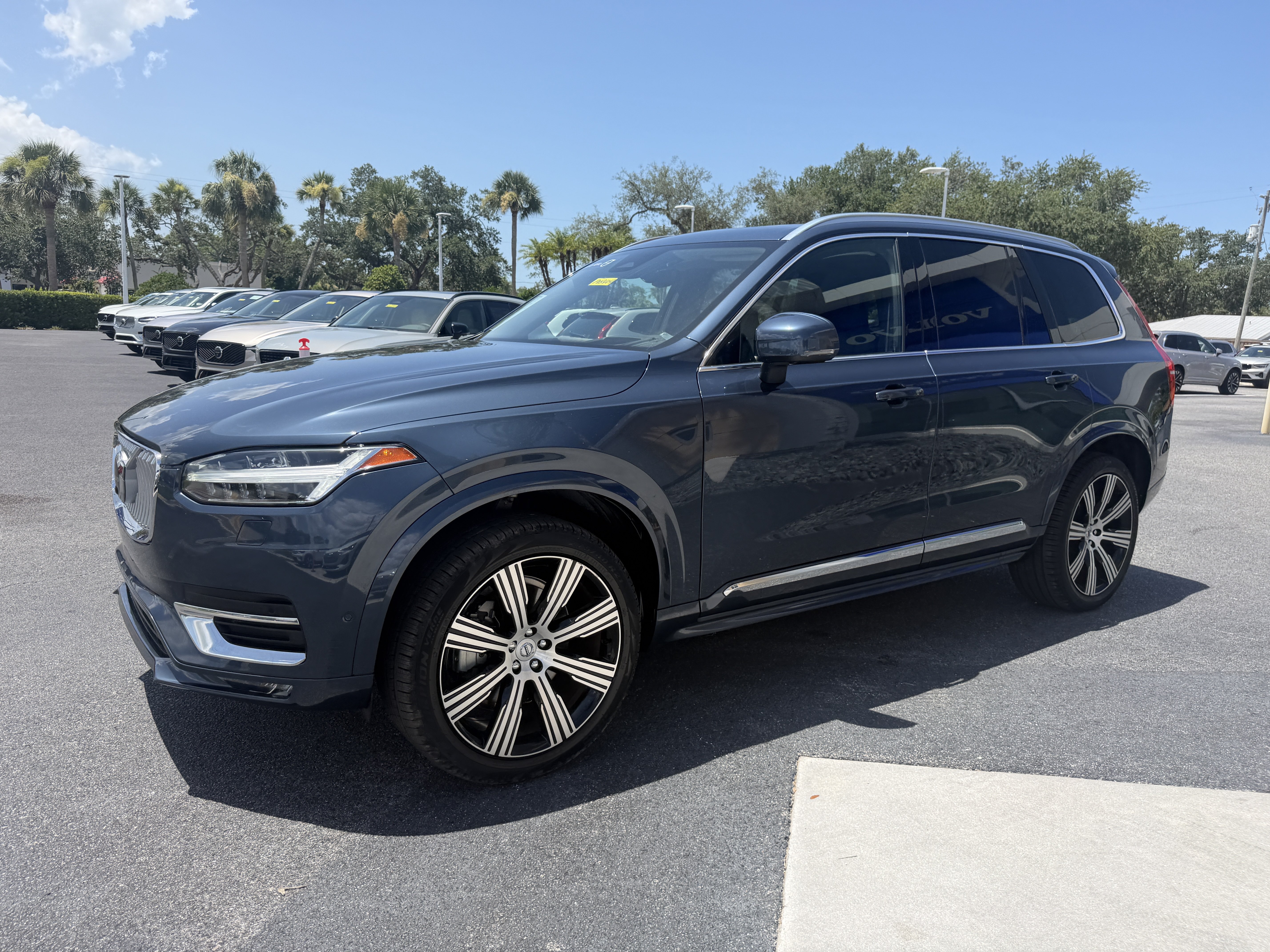 Certified 2023 Volvo XC90 B6 Ultimate w/ Protection Package Premier AWD/4WD image 7